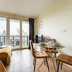 Mostek Riverside Modern By Bookinghost *